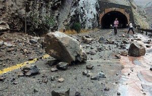 ریزش بتن ورودی اتوبان تهران به شمال ۱۲ مصدوم برجای گذاشت