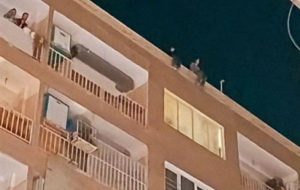 جزئیات سقوط دختر 17 ساله مست از یک ساختمان در خرمدشت کرج/ مقابل چشم دوستانش رخ داد