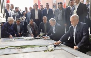 گلباران گلزار شهدای چهارصد دستگاه کرج با حضور معاون رییس جمهور