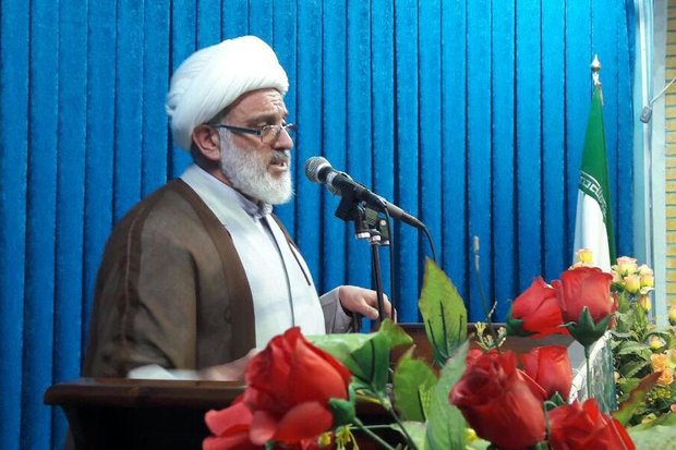 امام جمعه فردیس: واردات کالای قاچاق به کشور نیازمند اقدام جدی است